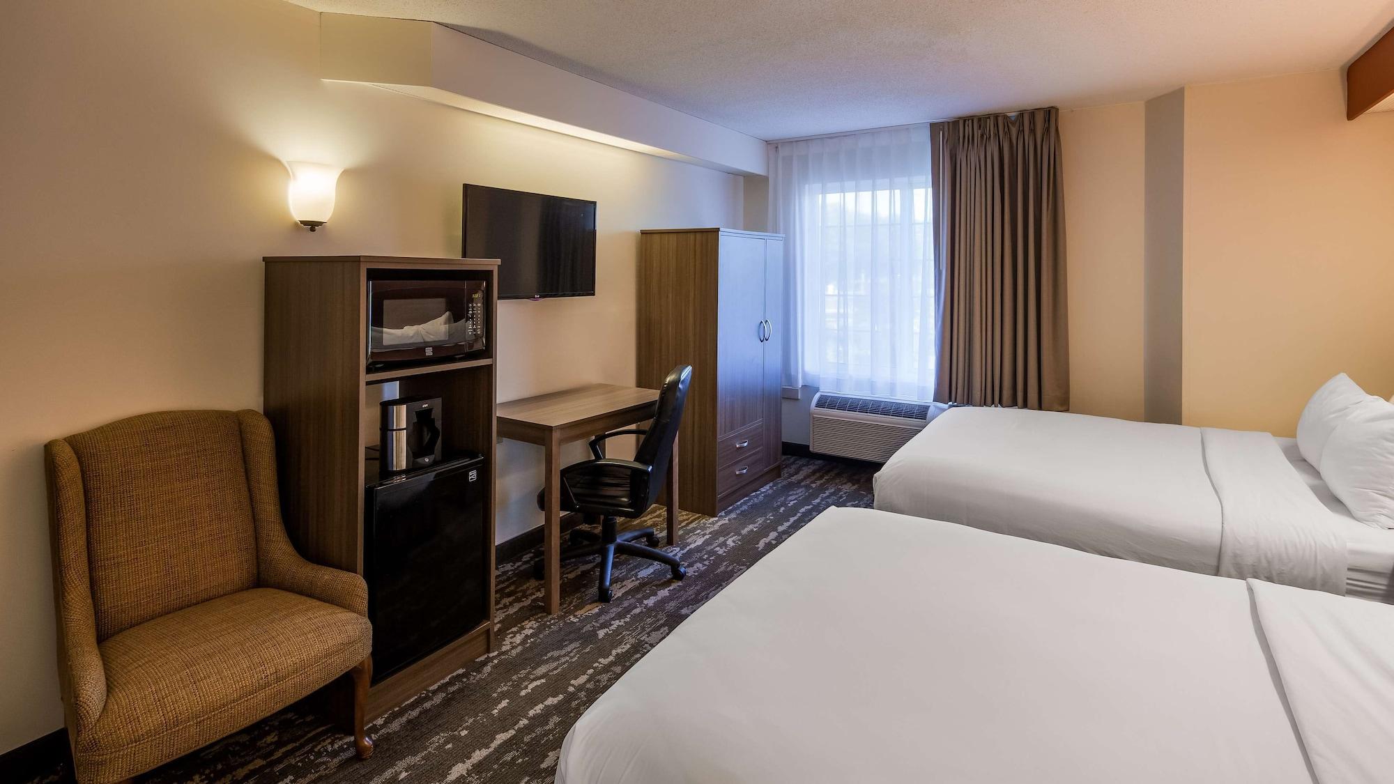 Charlevoix Inn & Suites Surestay Collection By Best Western Exterior foto
