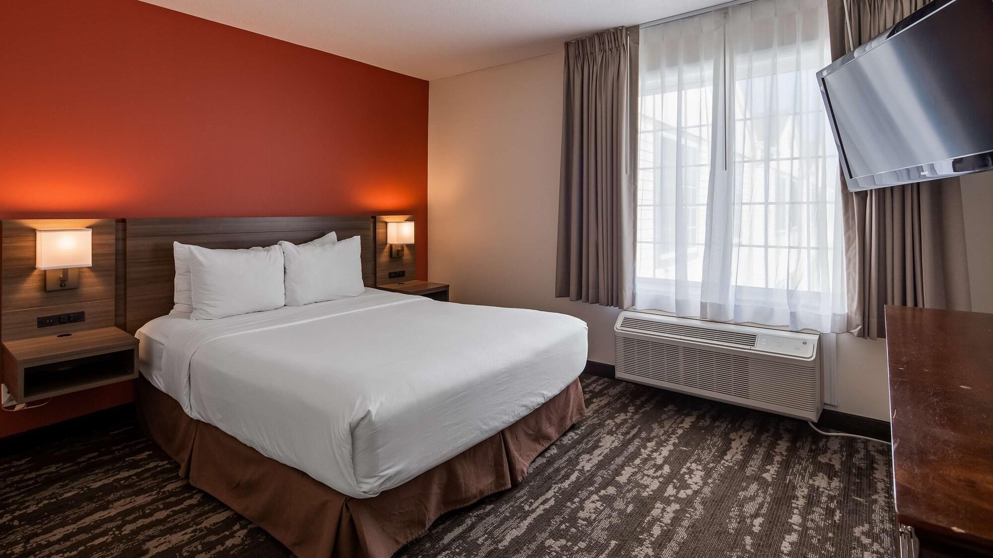 Charlevoix Inn & Suites Surestay Collection By Best Western Exterior foto