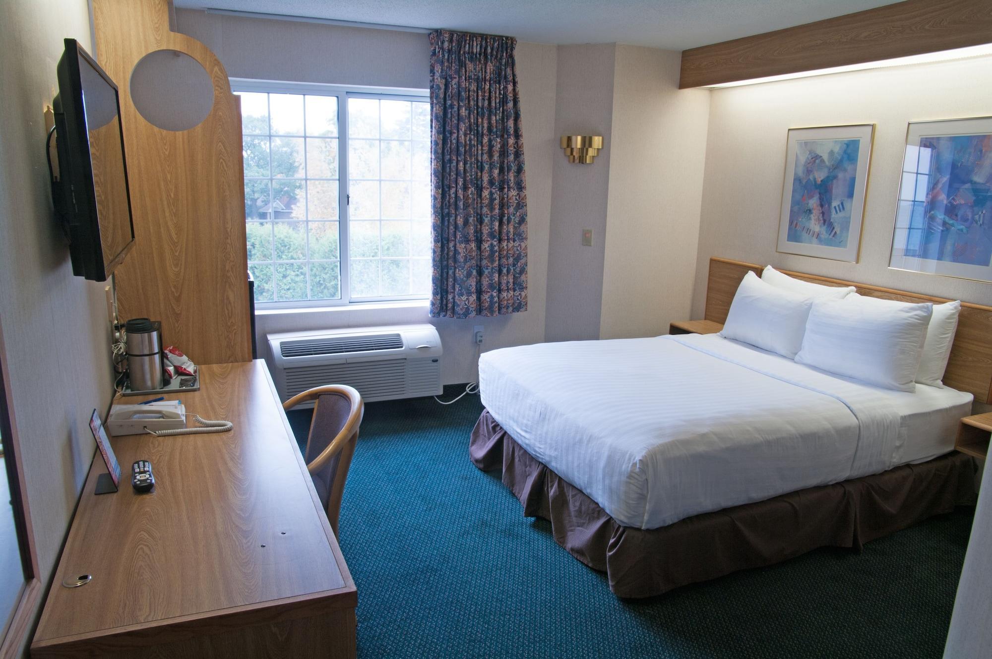 Charlevoix Inn & Suites Surestay Collection By Best Western Exterior foto