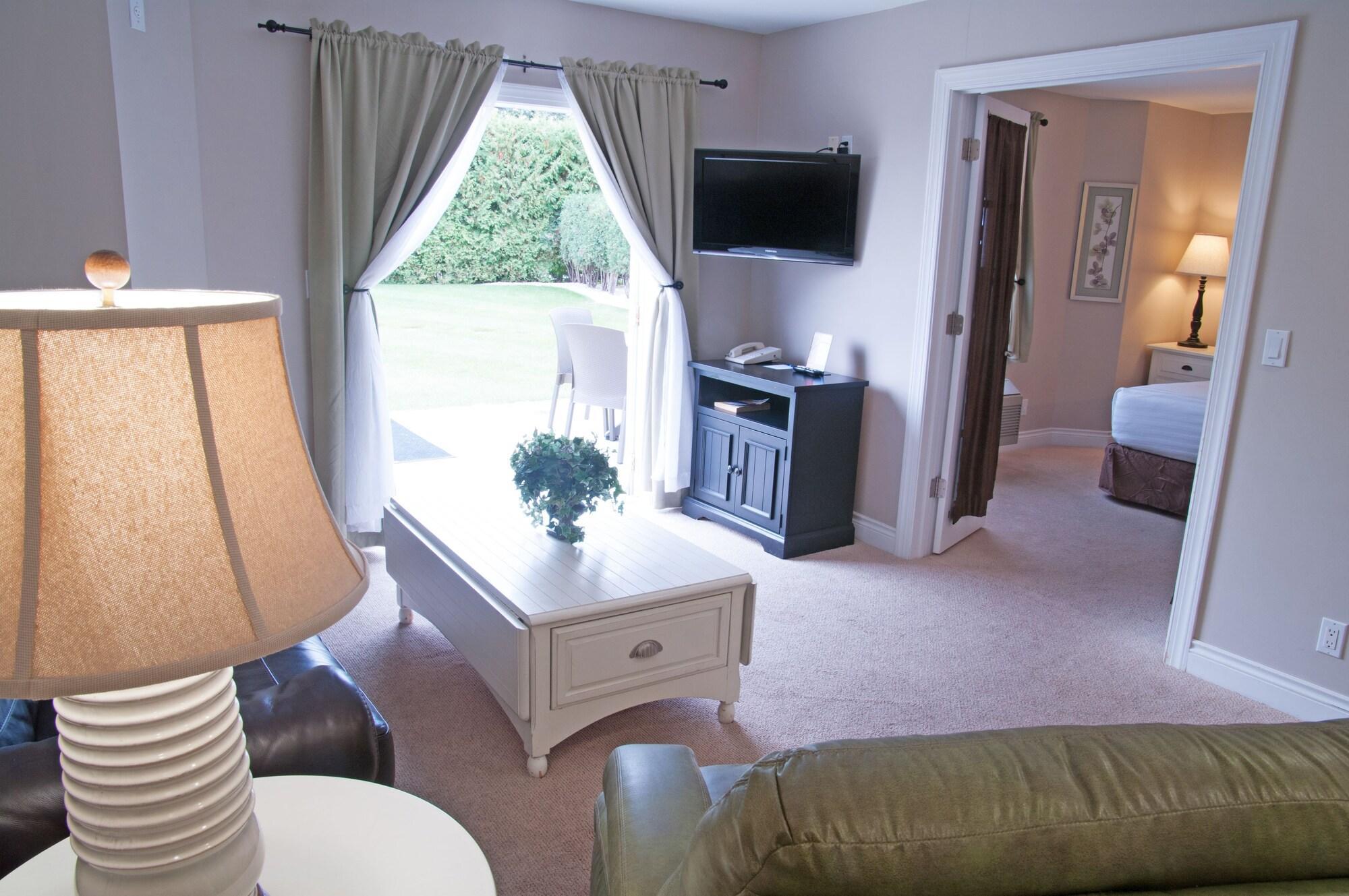 Charlevoix Inn & Suites Surestay Collection By Best Western Exterior foto
