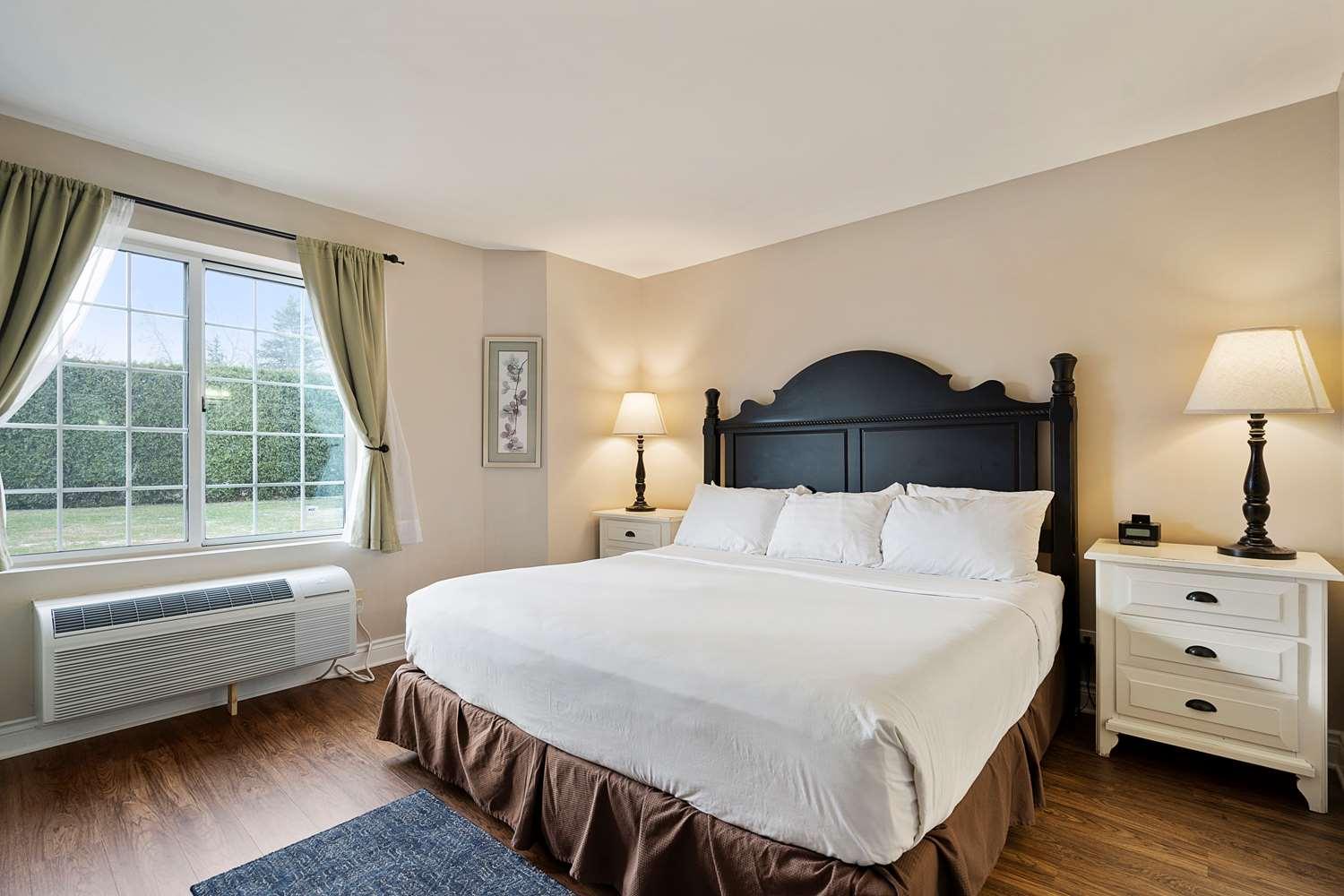 Charlevoix Inn & Suites Surestay Collection By Best Western Exterior foto