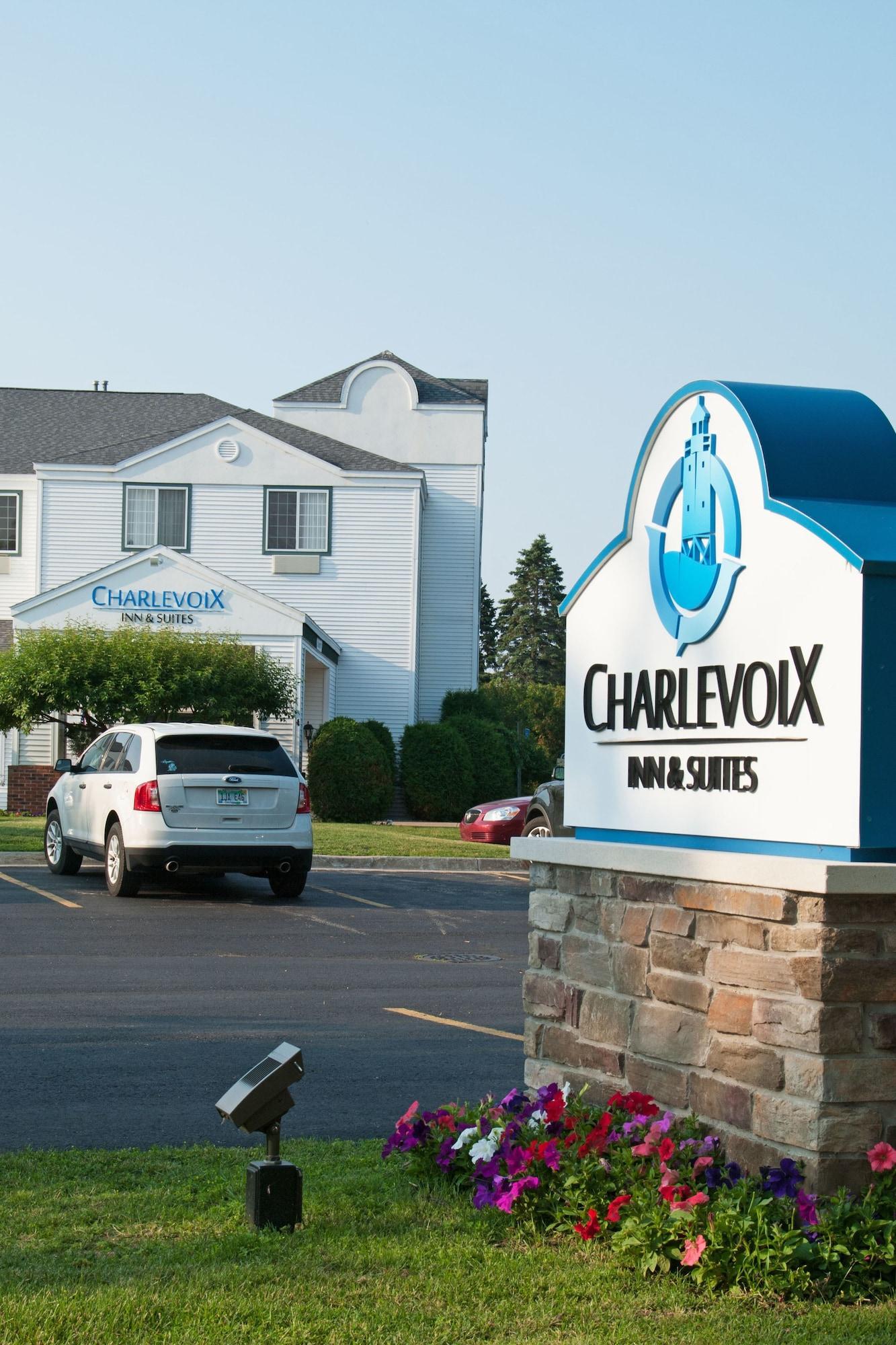 Charlevoix Inn & Suites Surestay Collection By Best Western Exterior foto